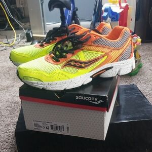 Saucony Neon Yellow & Orange Running Sneakers Boys sz 7